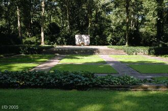 1. aktuelles Bild von Ehrenanlage für KZ-Opfer und deutsche Soldaten (Feld K)